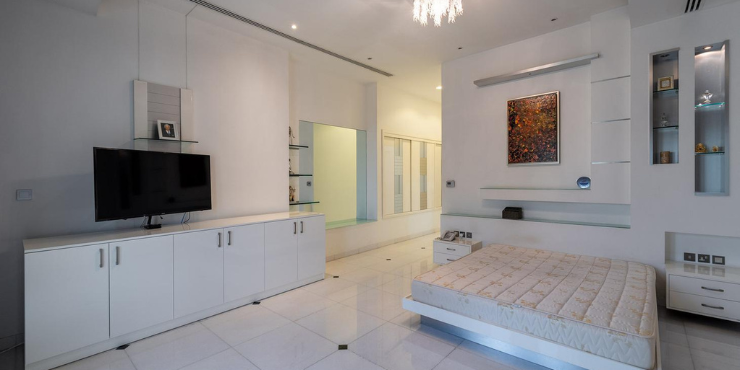 7-Bedroom-Villa-in-Emirates-Hills-Dubai-6.png
