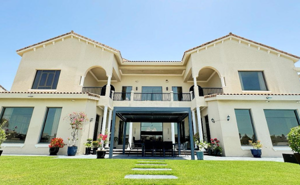 Exquisite-6-Bedroom-Signature-Villa-in-Palm-Jumeirah-5.png